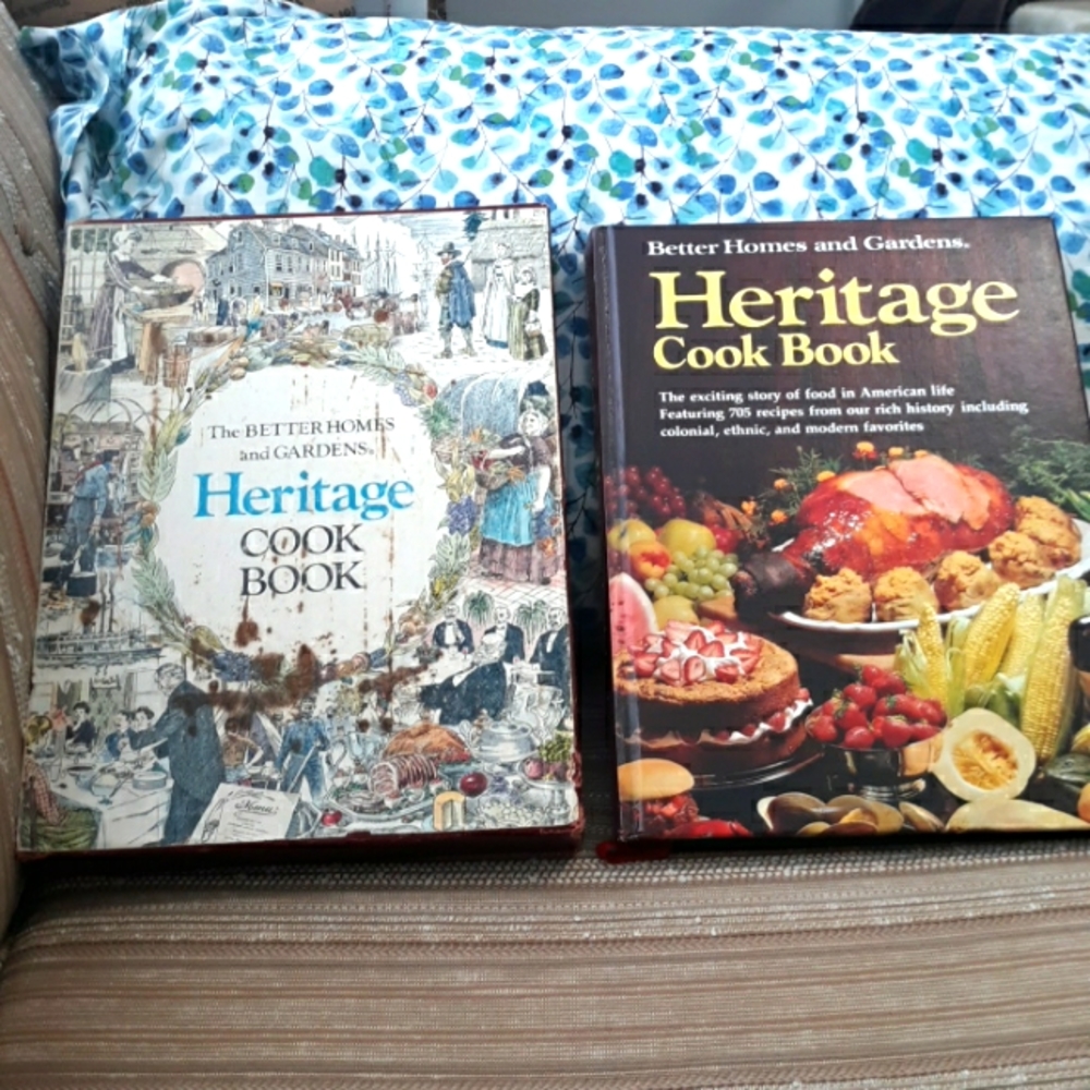 VININTAGE 1978 Better Homes and Gardens Heritage Cook book with cover sleev